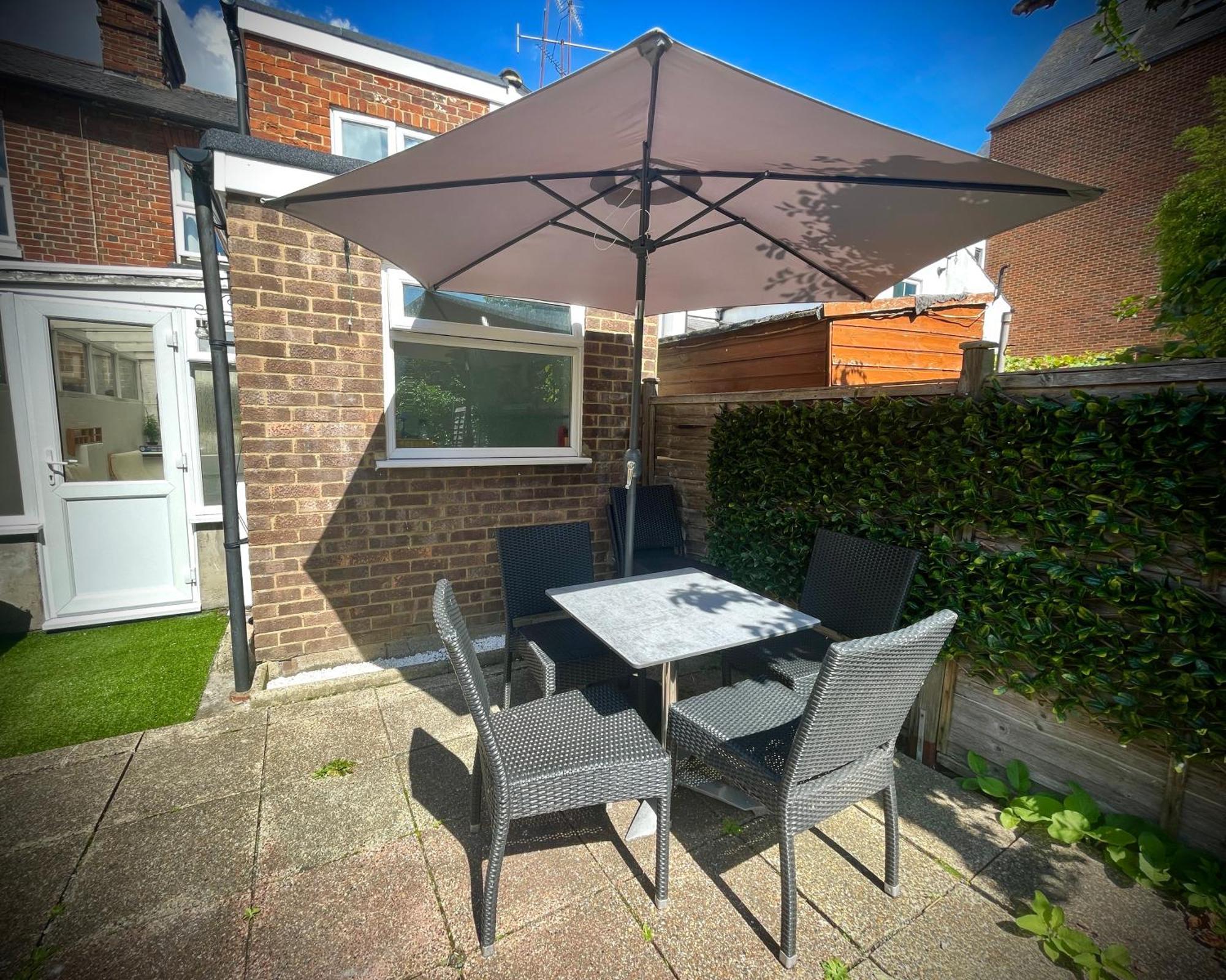 Exclusive Offers L Last-Minute Specials L Parking Free L Double Bed House L Uk L Gaming Room L Komfy 3 Bedroom Cottage With Riverview L Perfect For Short Or Long Stays Reading Exterior foto
